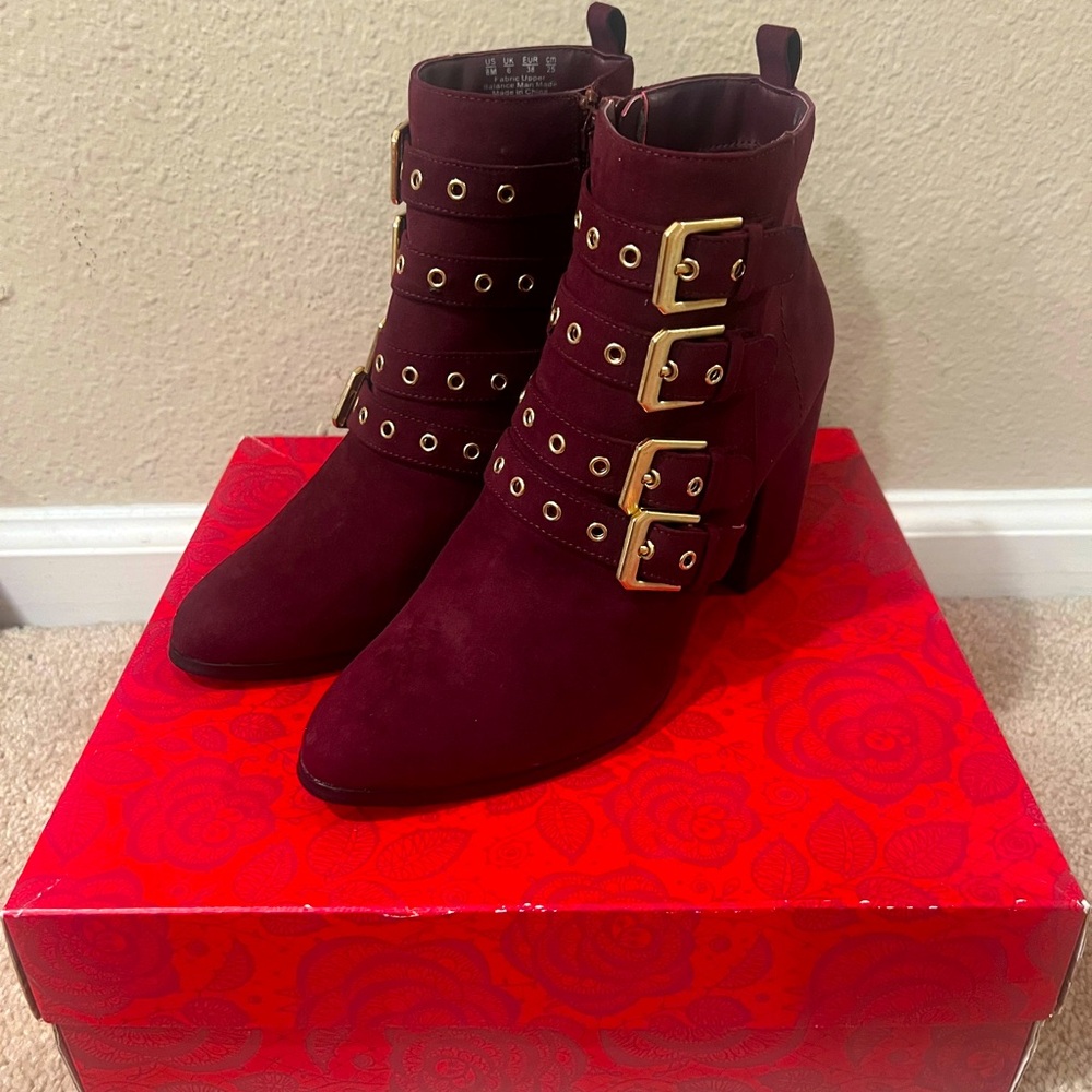 NWT Women's Syrah Burgundy Ankle Boots with Gold Buckles
